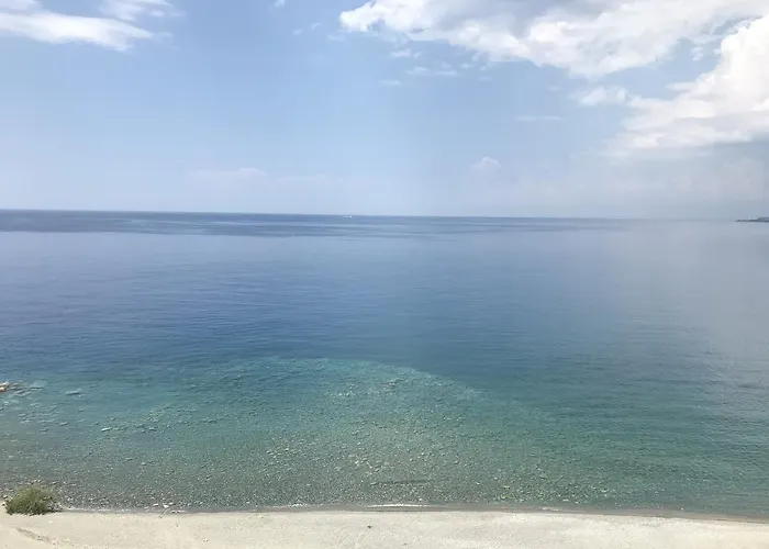 La Perla Jonica בית הארחה